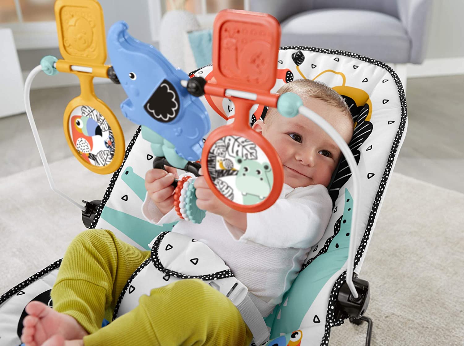 FISHER PRICE baby bouncer soothing & fun all in one