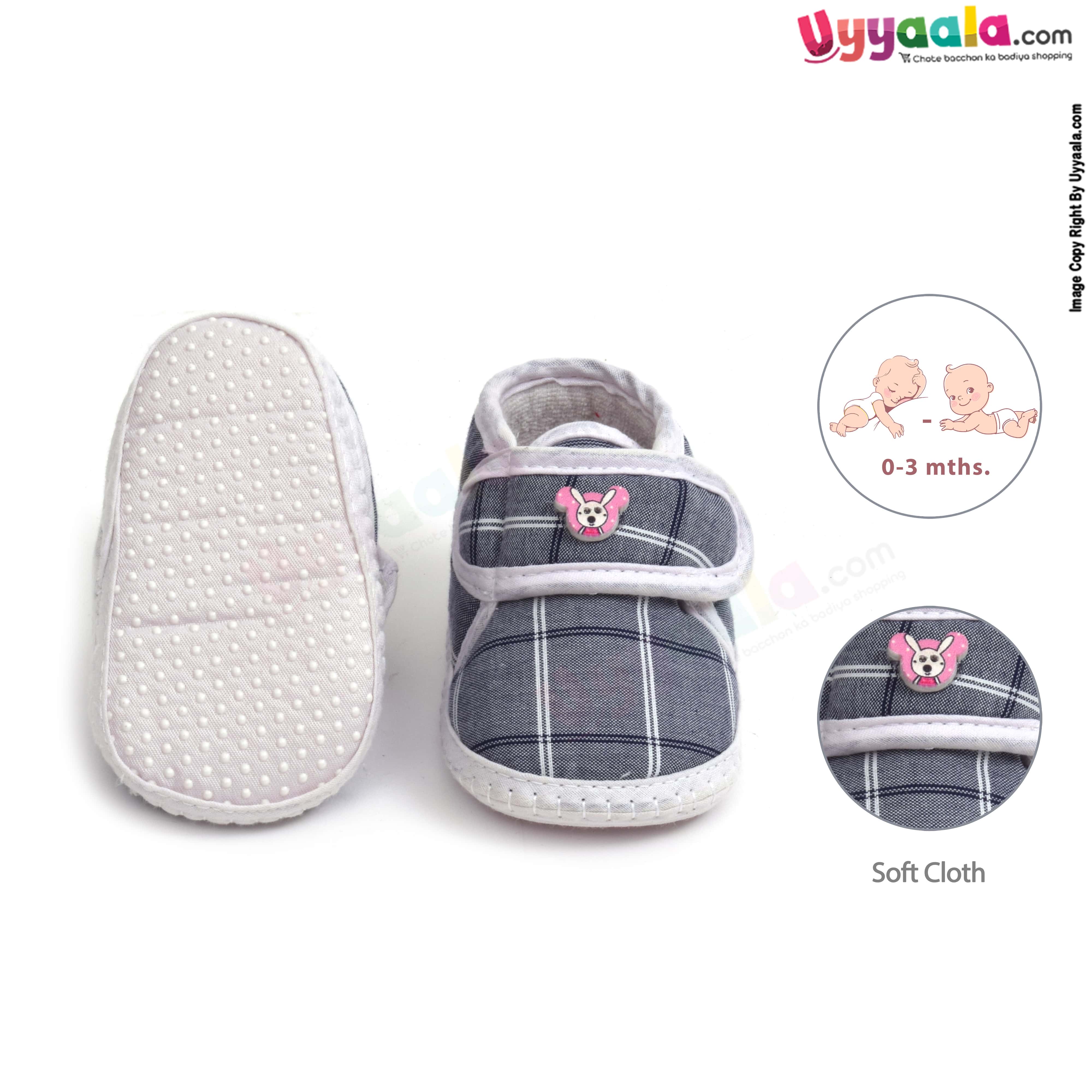 Cloth shoes for newborn babies