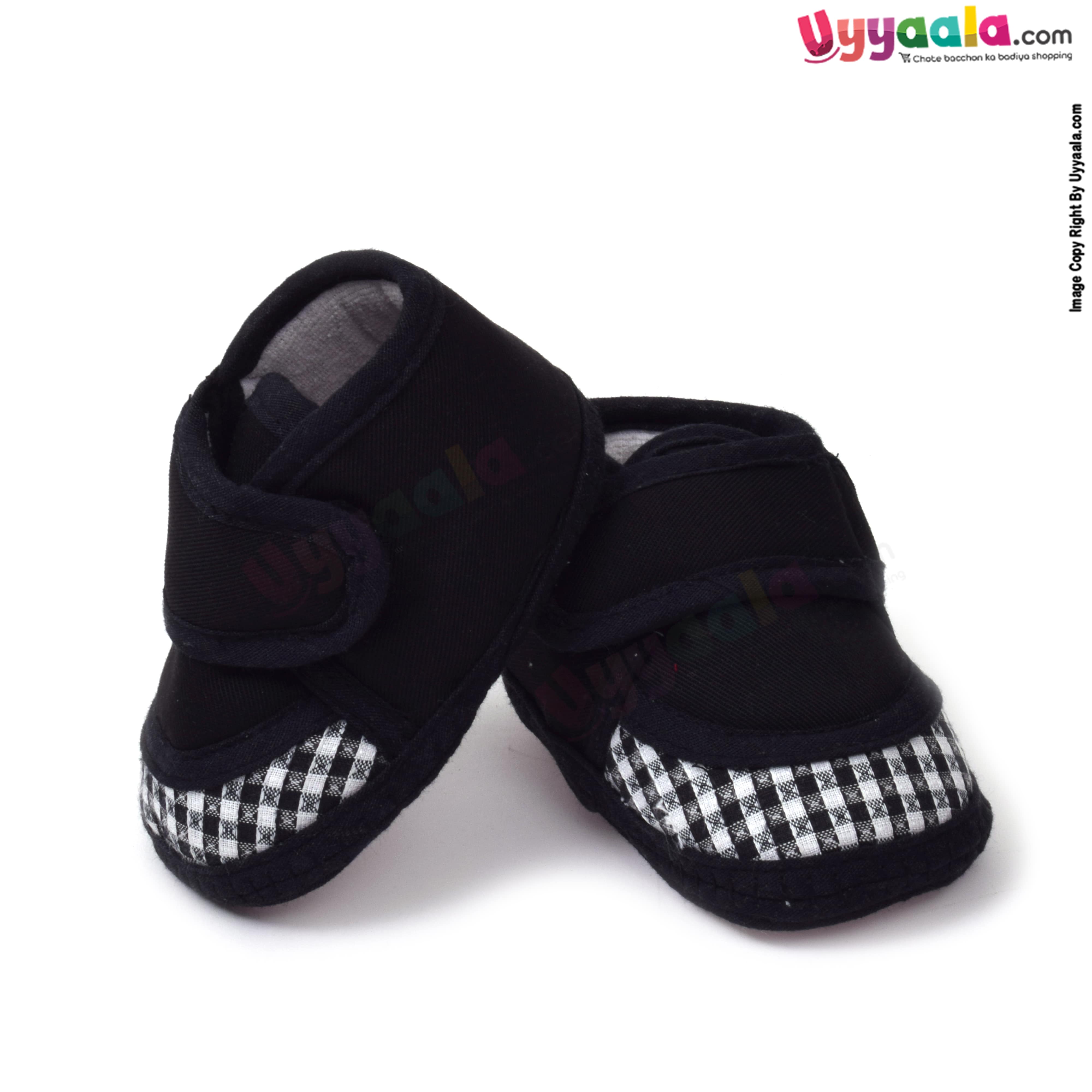 Baby cloth shoes for newborn with checks print (0-3M) age