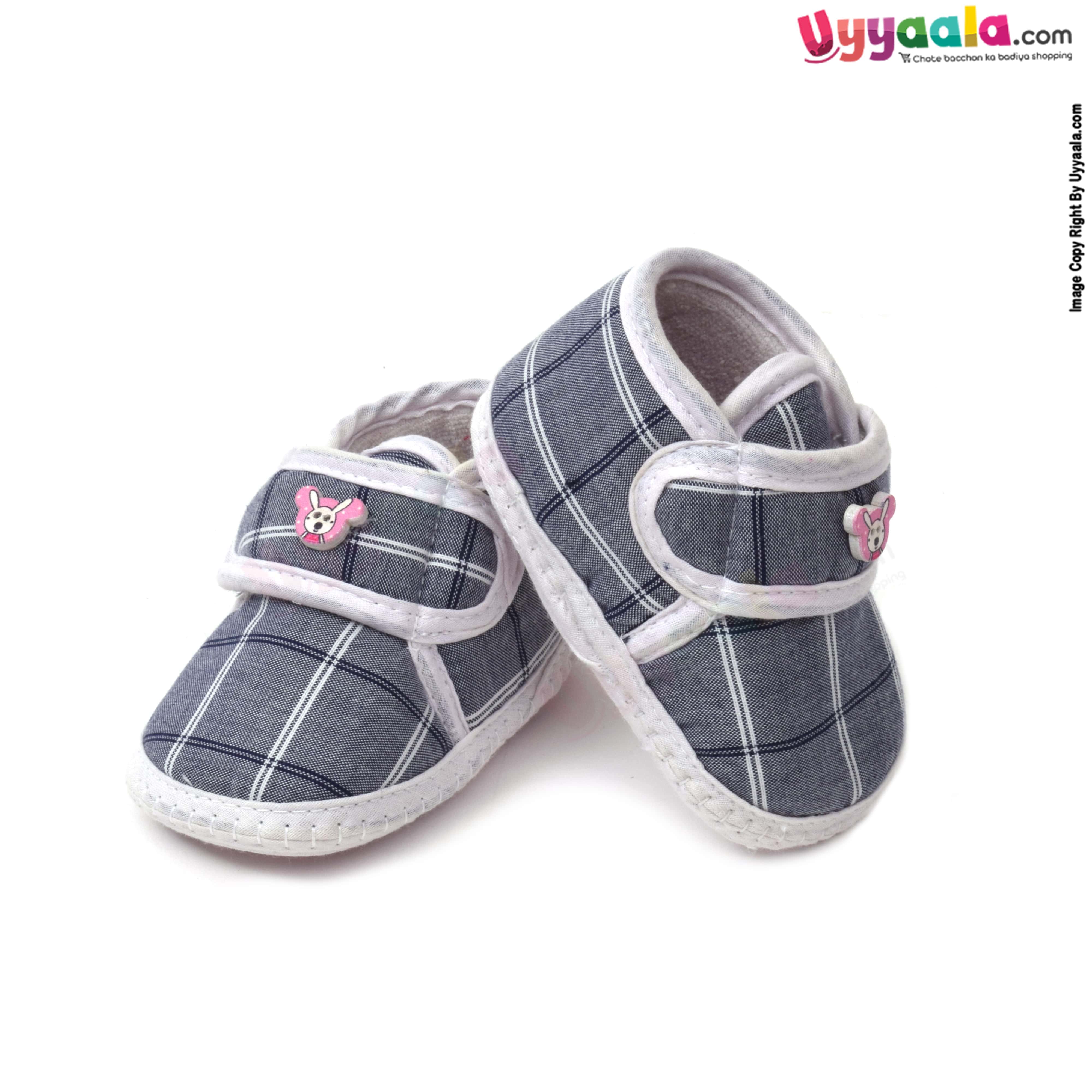 Baby cloth shoes for newborn with rabbit patch, checks print (0-3M)age - grey