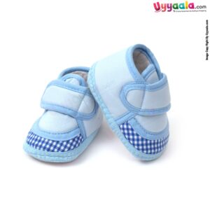 Baby cloth shoes for newborn with checks print (0-3M) age